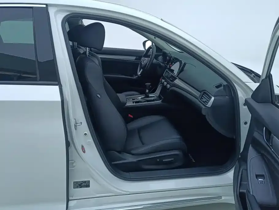 Honda Accord — фото 9
