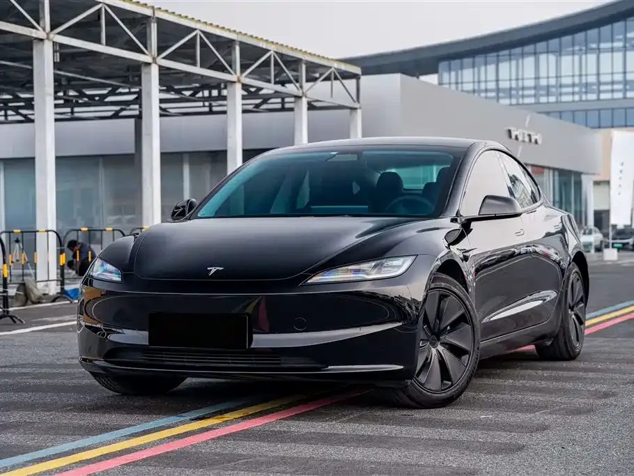Tesla Model 3 — фото 1