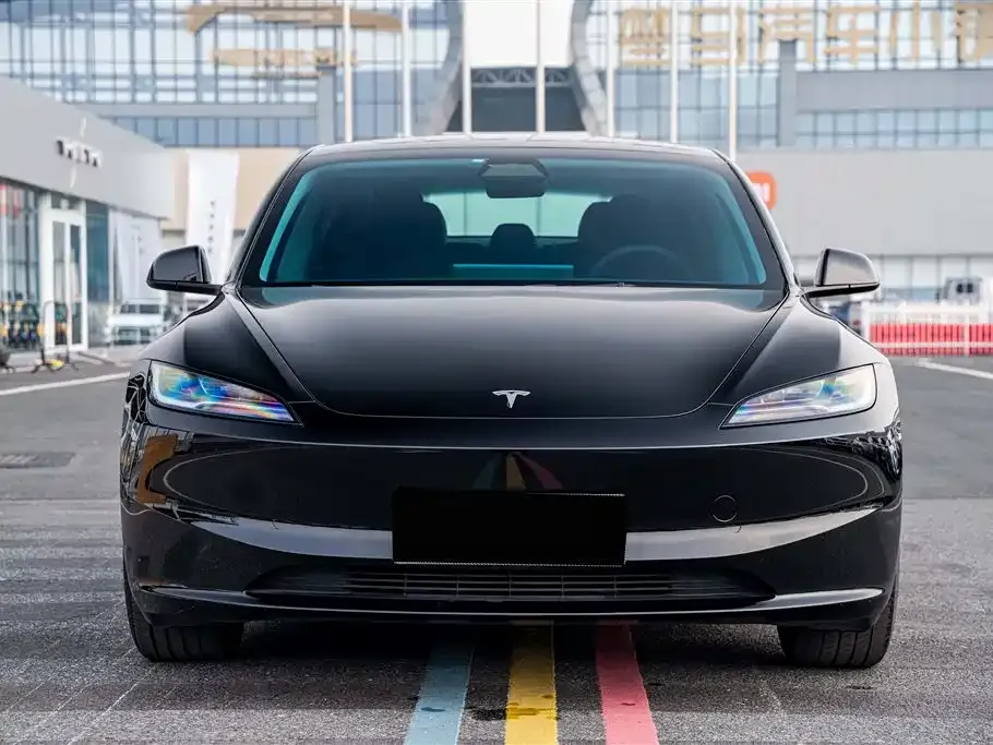 Tesla Model 3 — фото 4