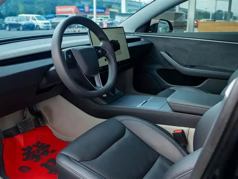 Tesla Model 3 — фото 3