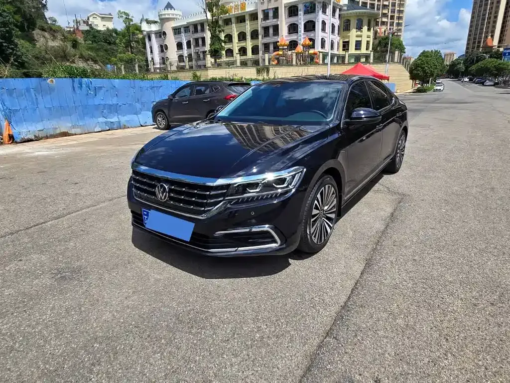 Volkswagen Passat — фото 1