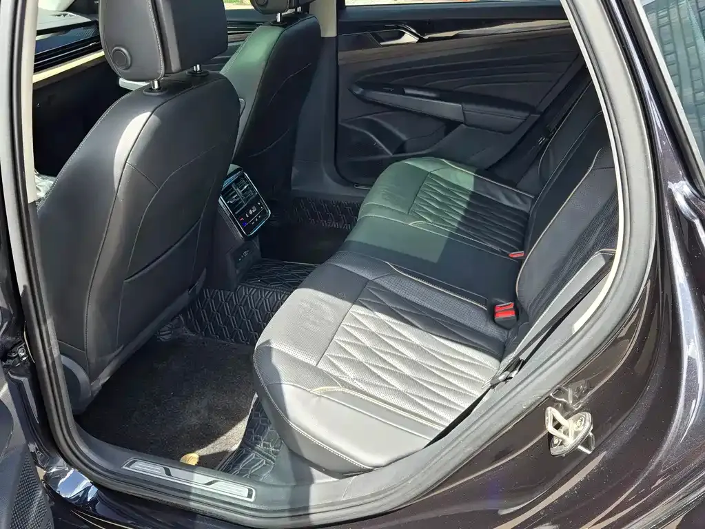 Volkswagen Passat — фото 10