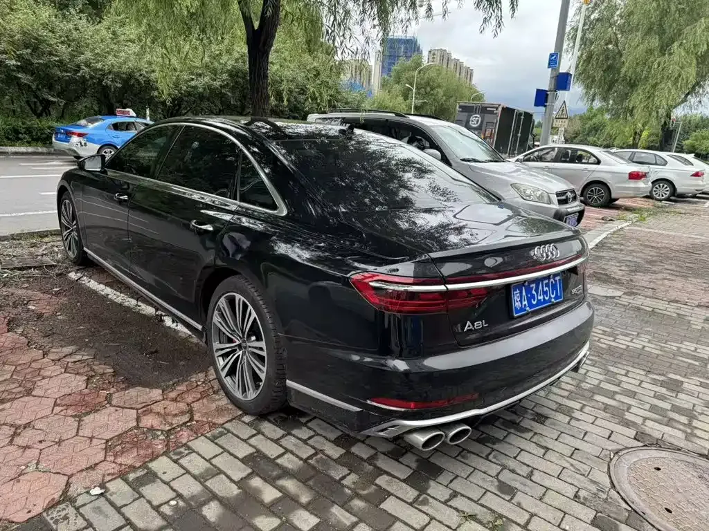 Audi A8 — фото 7