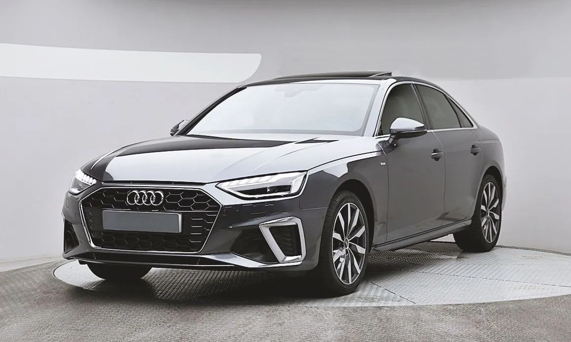 Audi A4 — фото 1