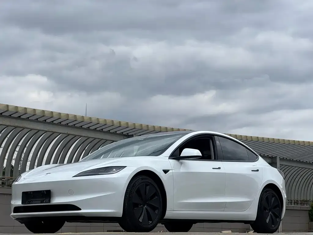 Tesla Model 3 — фото 2