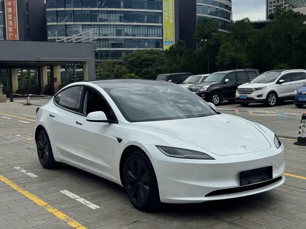 Tesla Model 3 — фото 8