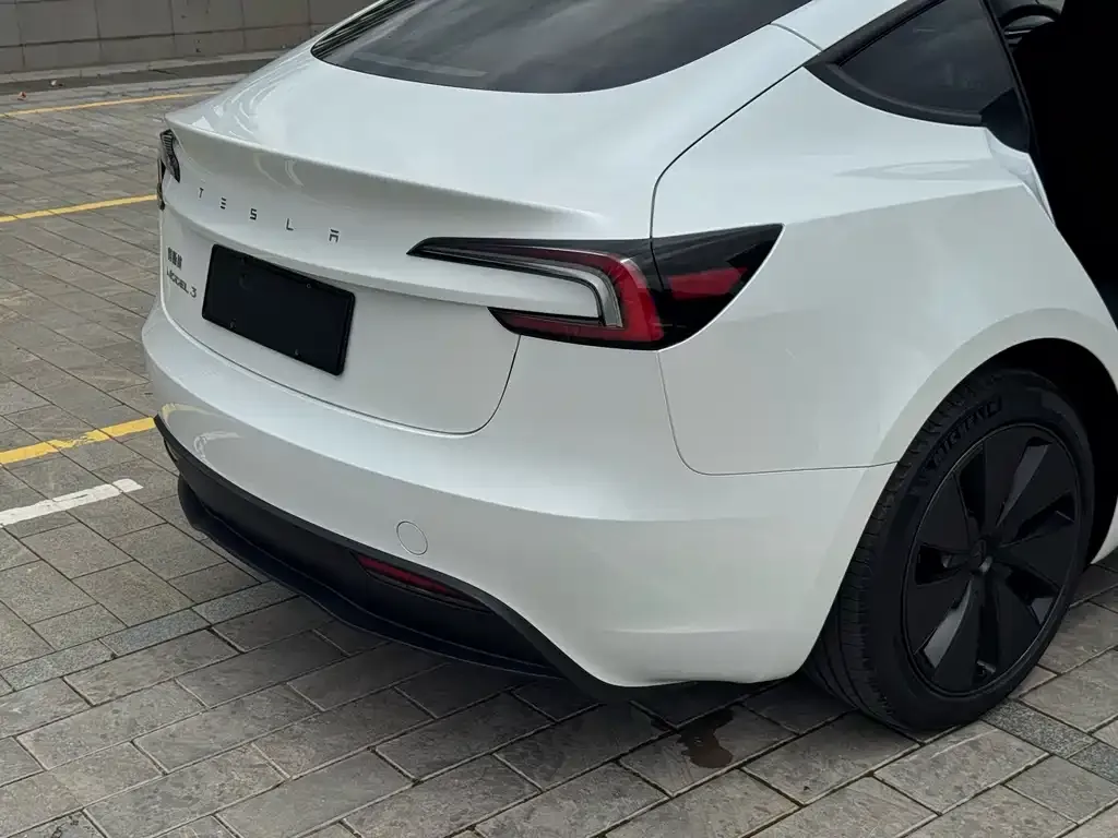Tesla Model 3 — фото 3