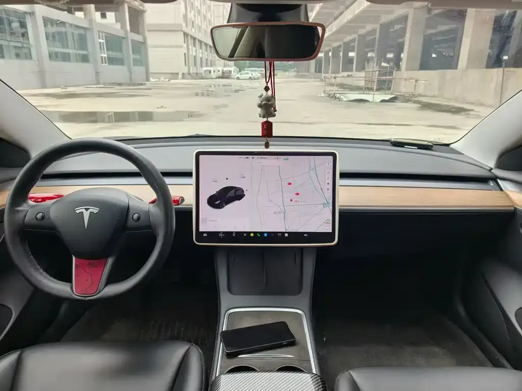 Tesla Model 3 — фото 7