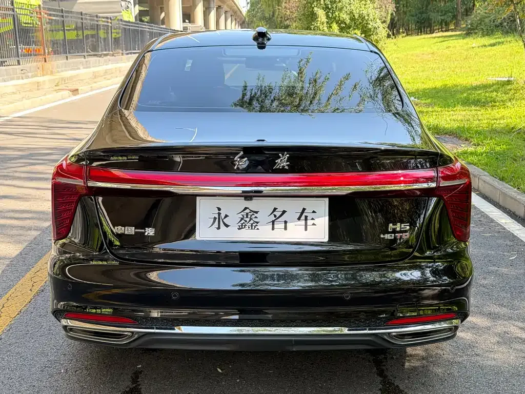 Hongqi H5 — фото 6