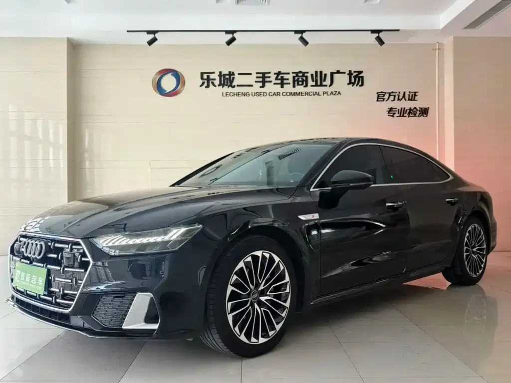 Audi A7L — фото 1