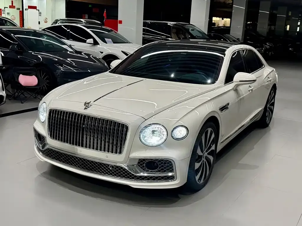 Bentley Flying Spur — фото 1