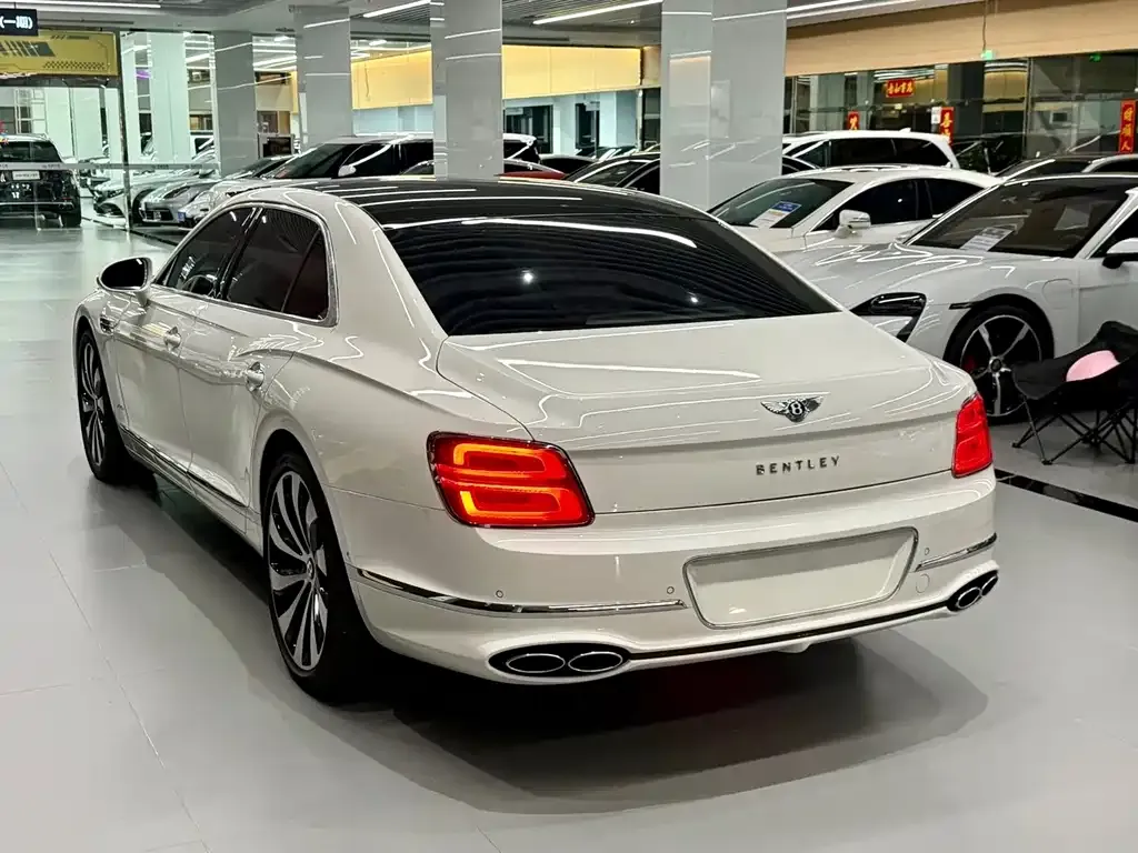 Bentley Flying Spur — фото 3