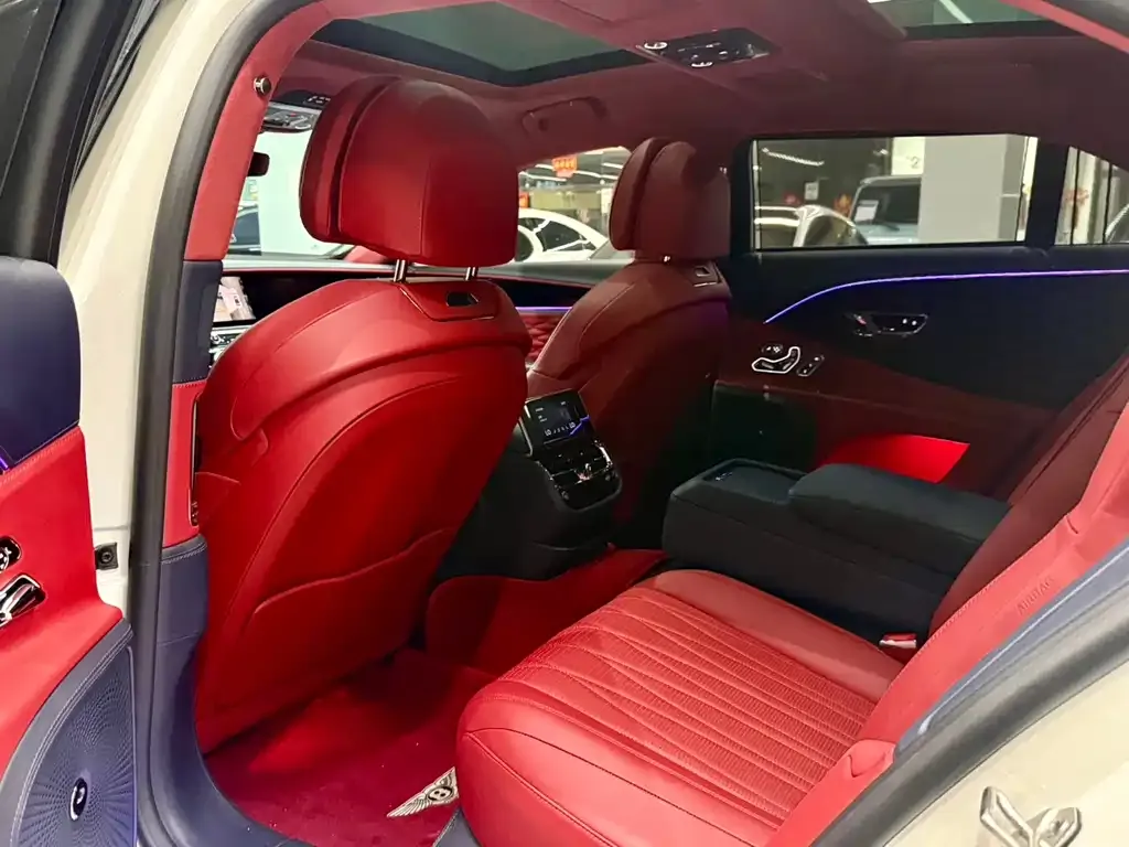 Bentley Flying Spur — фото 2