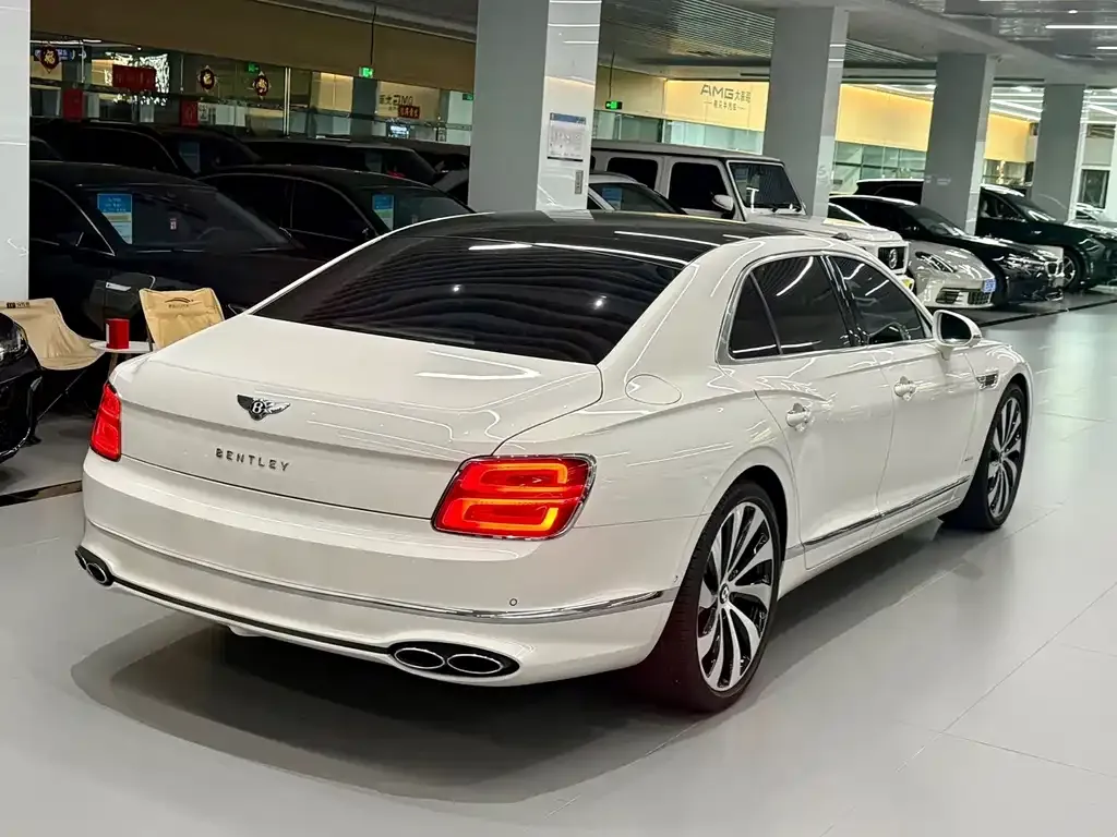 Bentley Flying Spur — фото 9