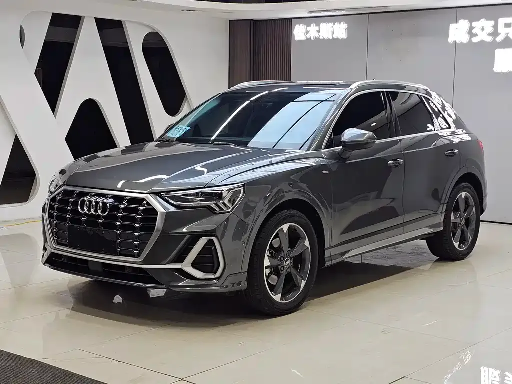 Audi Q3 — фото 1