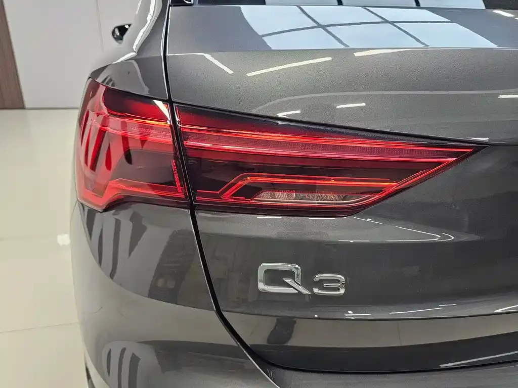 Audi Q3 — фото 10