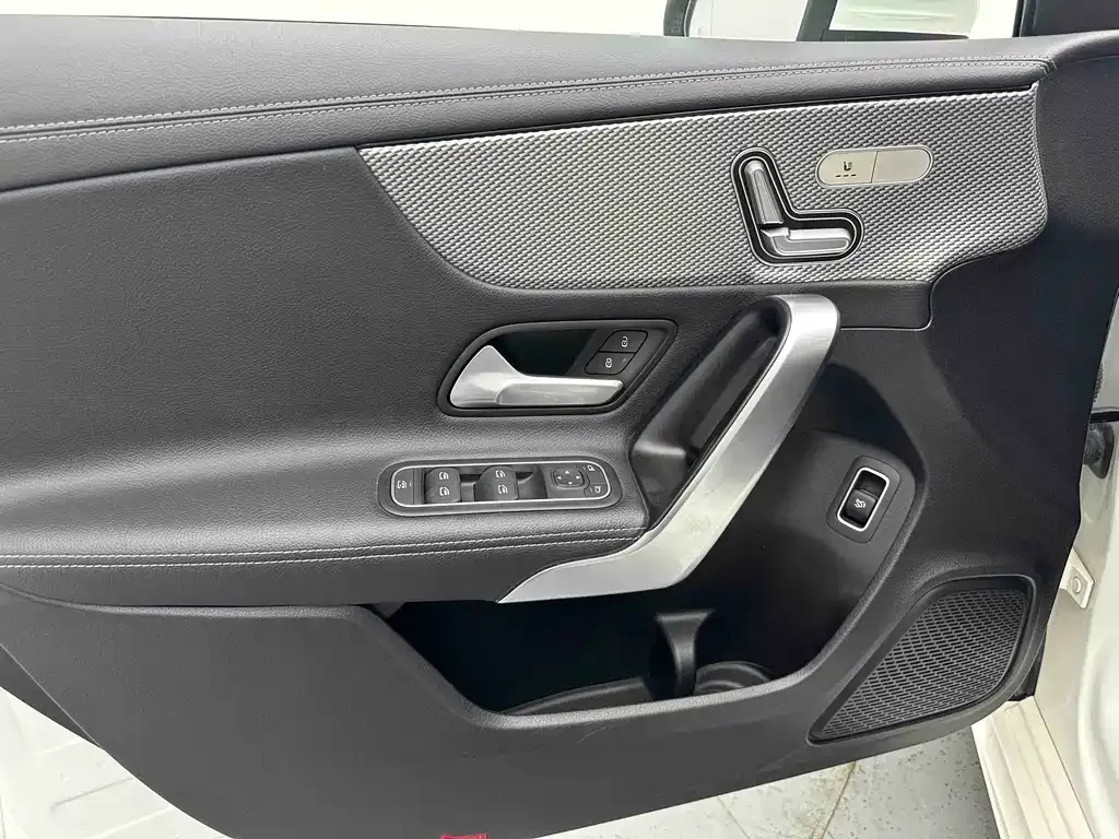 Mercedes-Benz A-Class — фото 10