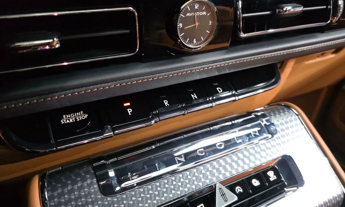 Lincoln Aviator — фото 10