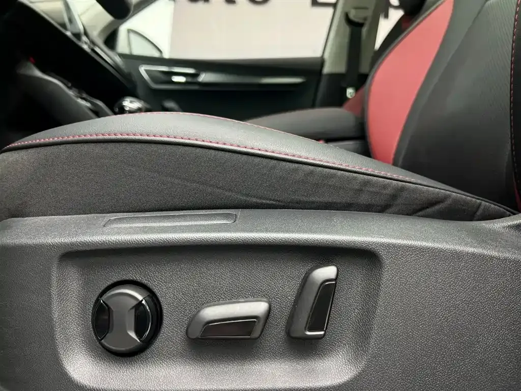 Skoda Karoq — фото 9