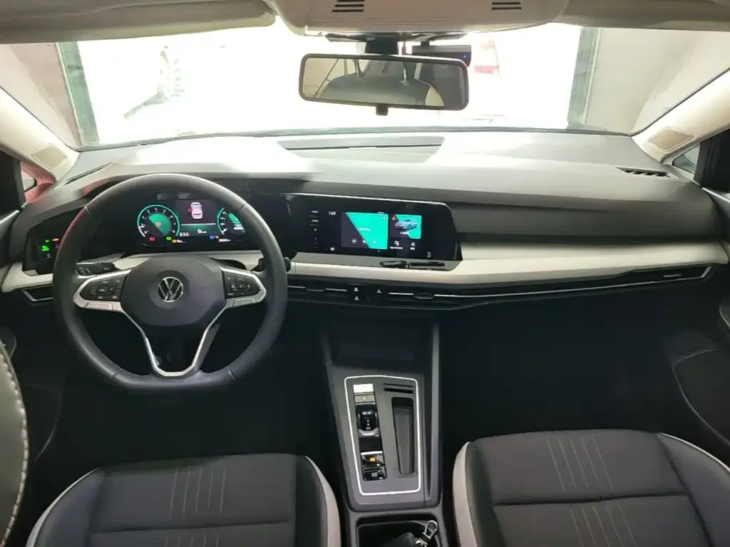 Volkswagen Golf 2023 из CN, фото 3