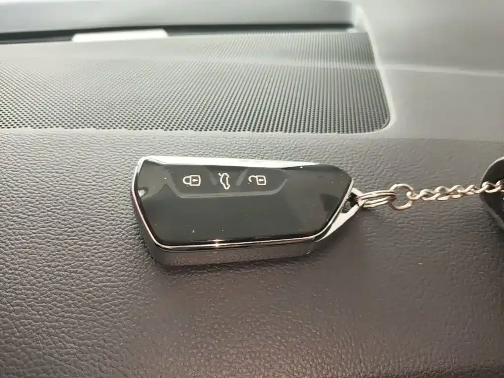 Volkswagen Golf 2023 из CN, фото 9