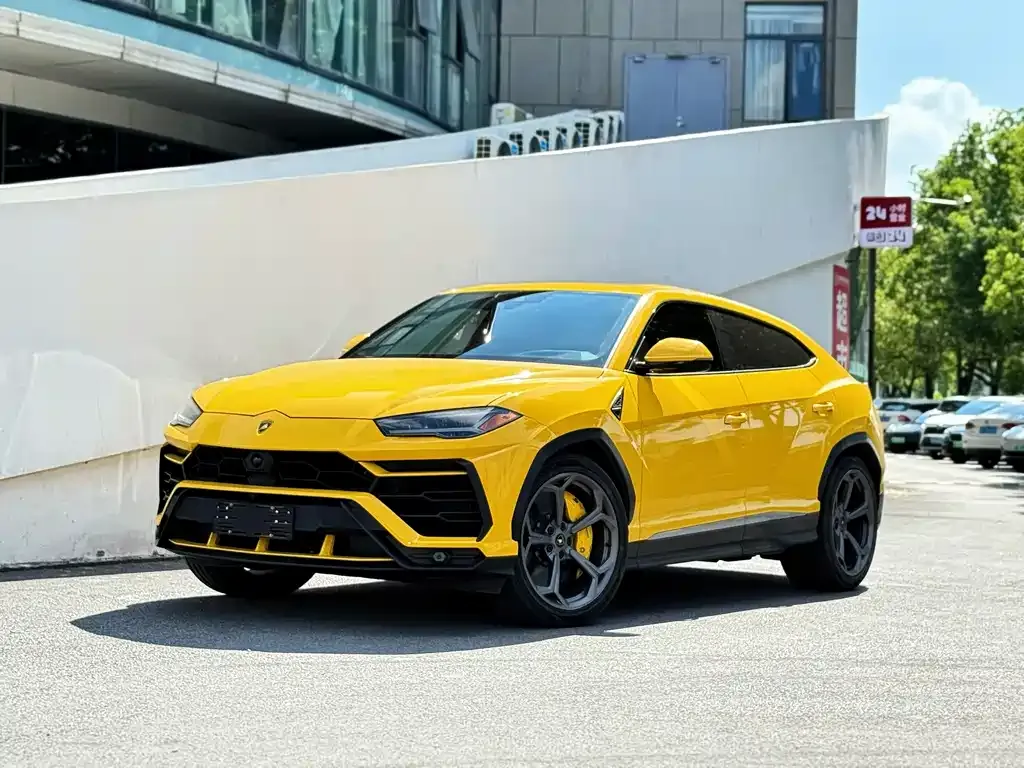 Lamborghini Urus — фото 1