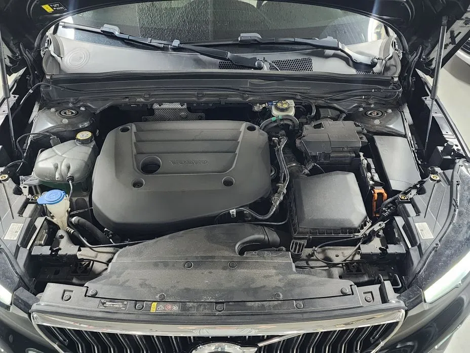 Volvo XC40 — фото 10
