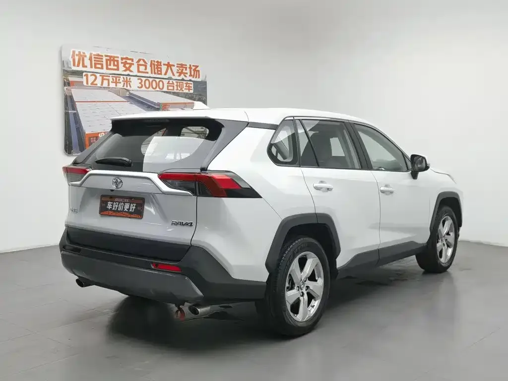 Toyota RAV4 — фото 10