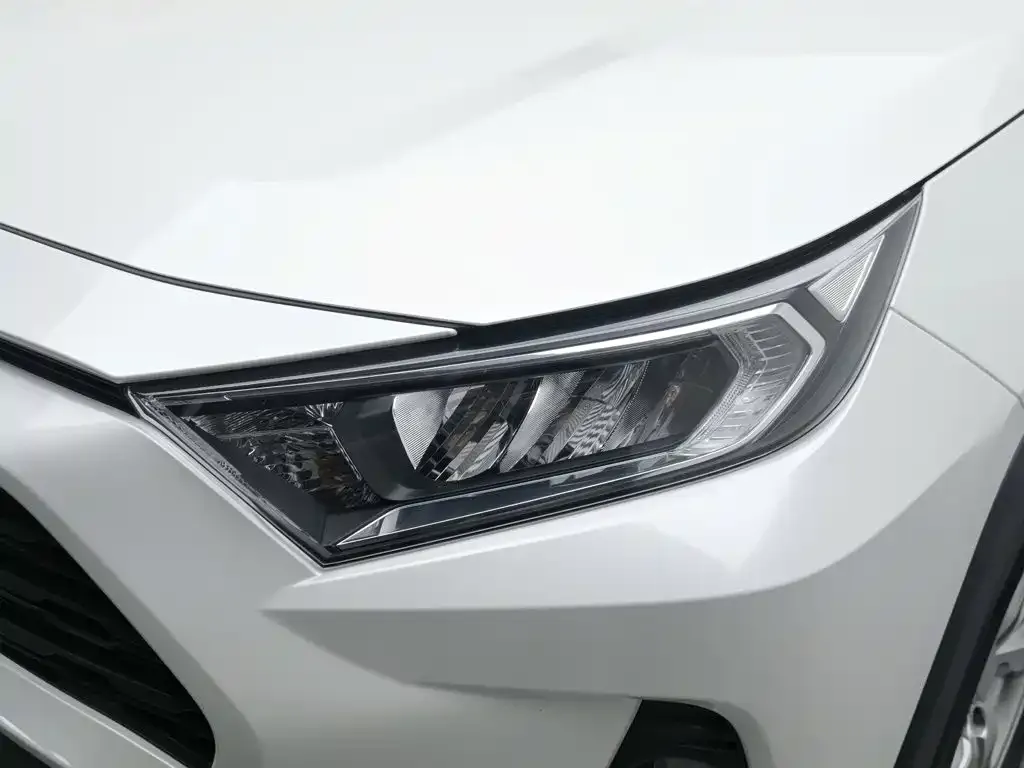 Toyota RAV4 — фото 9