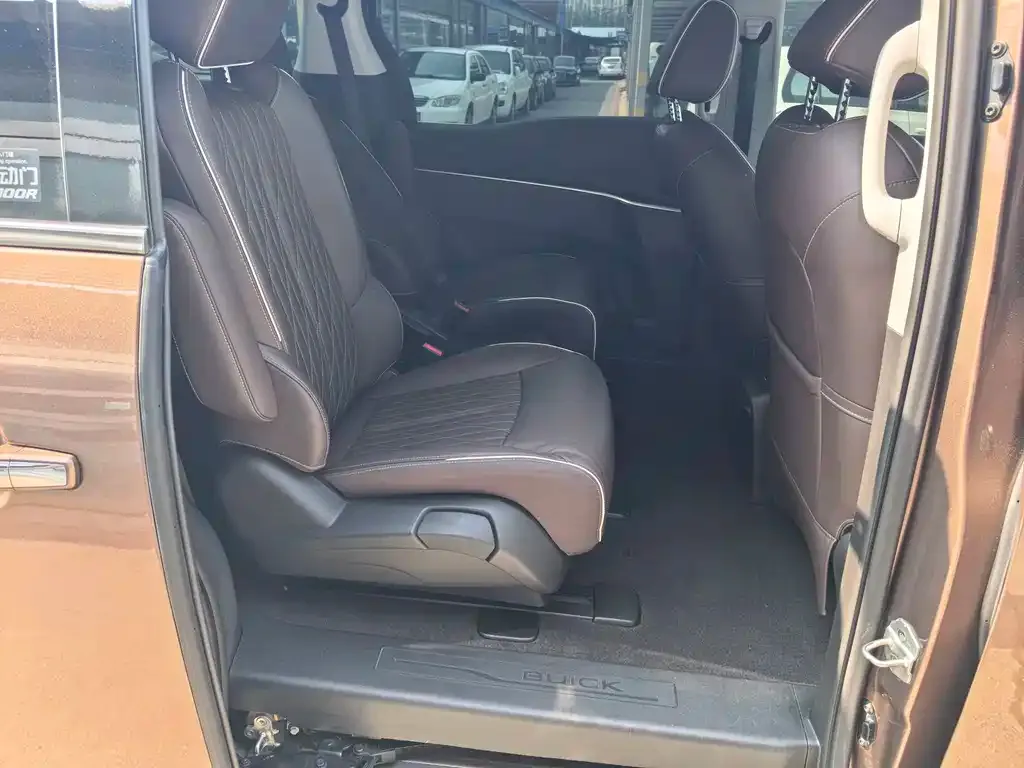 Buick GL8 2021 из CN, фото 2