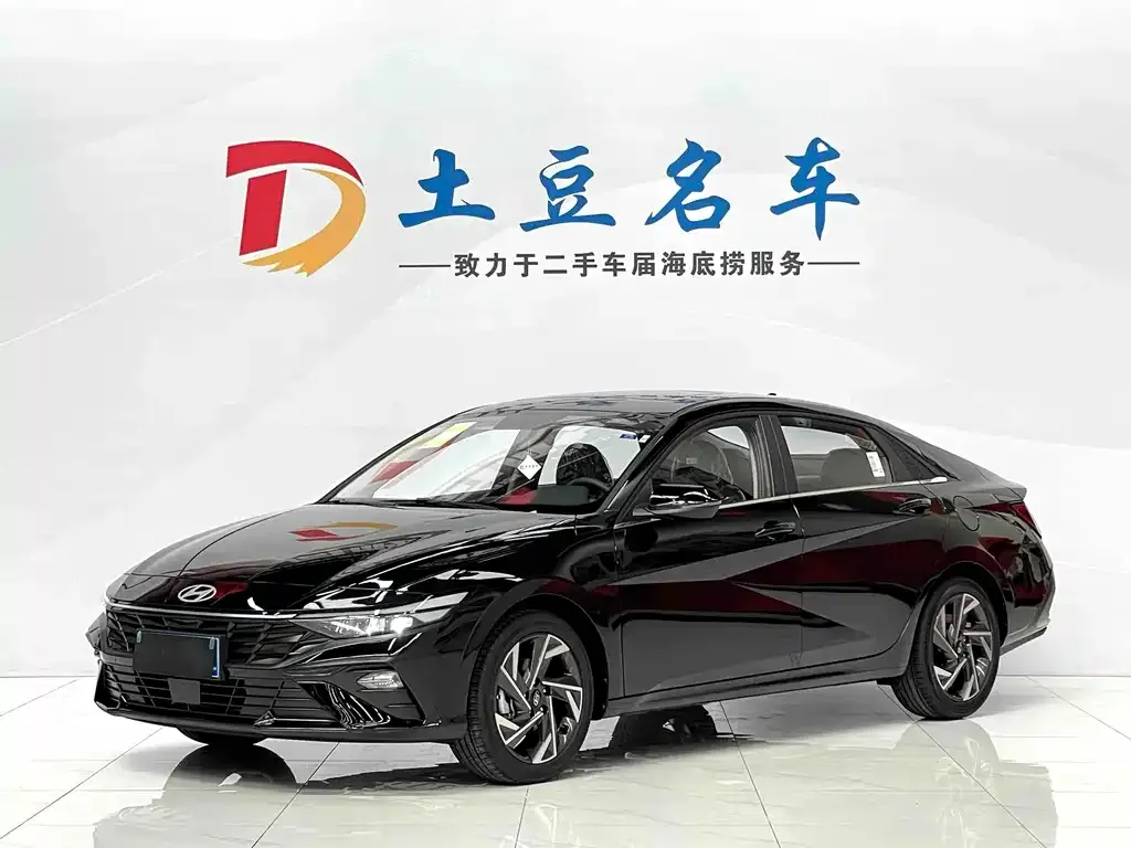 Hyundai Elantra — фото 1