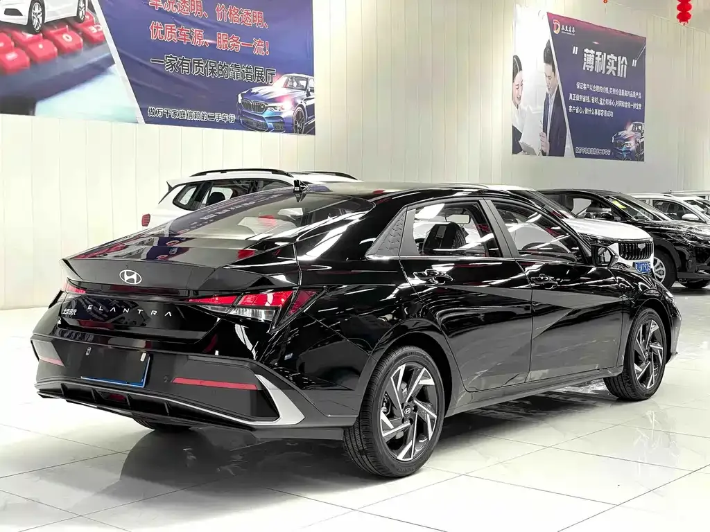 Hyundai Elantra — фото 10