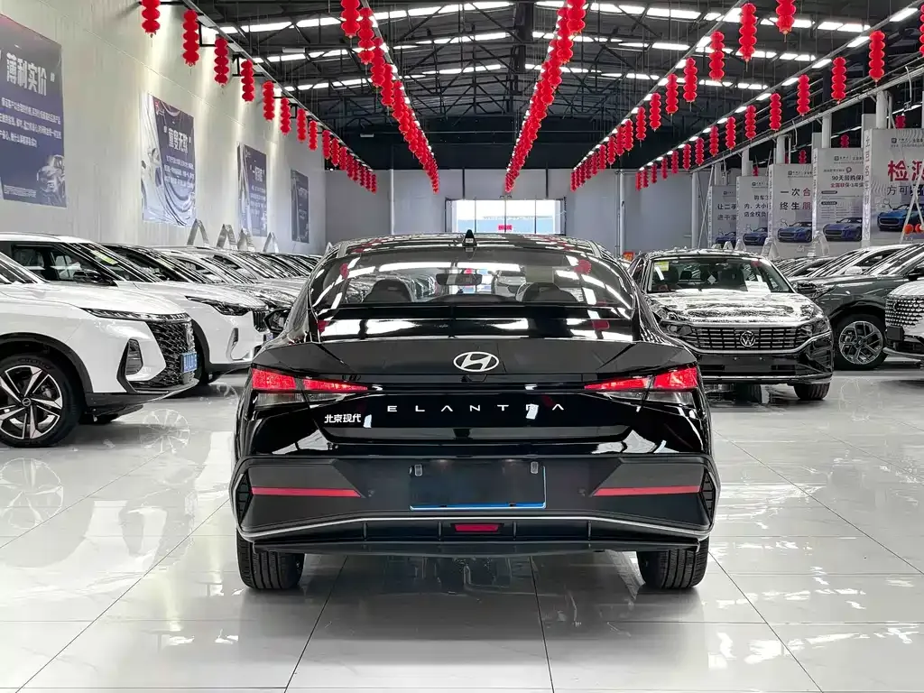 Hyundai Elantra — фото 7
