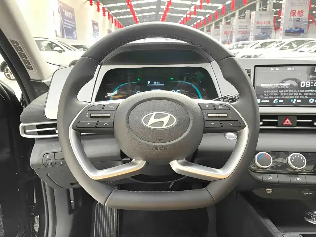 Hyundai Elantra — фото 4