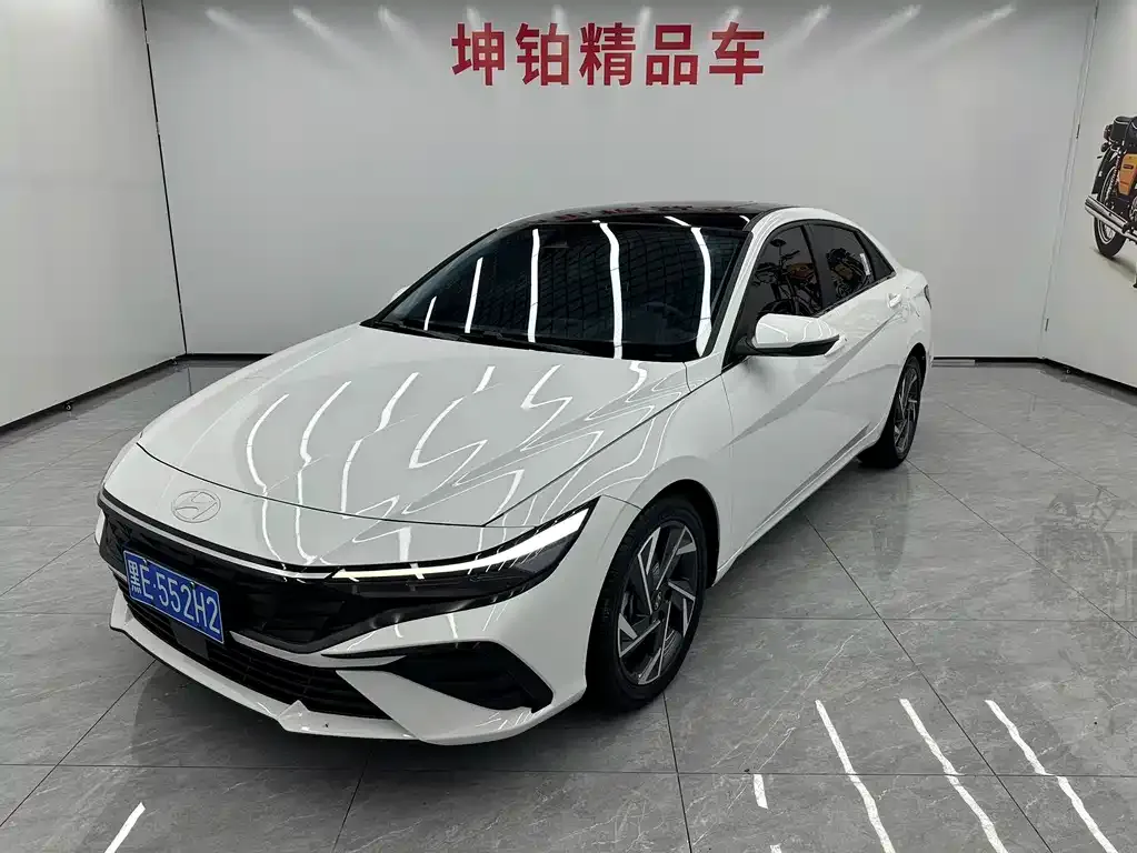 Hyundai Elantra — фото 1
