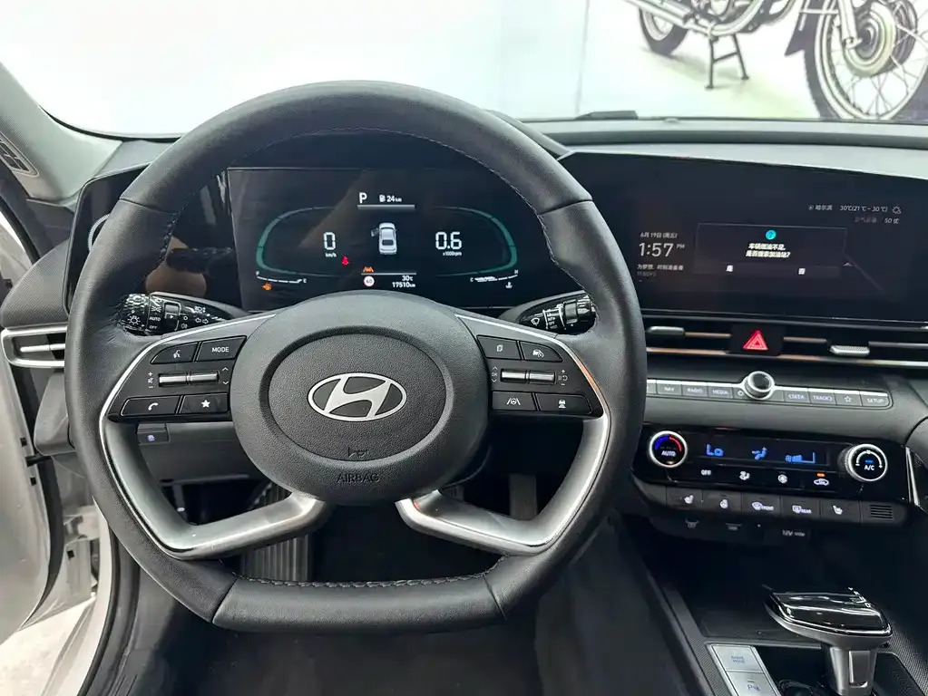 Hyundai Elantra — фото 8