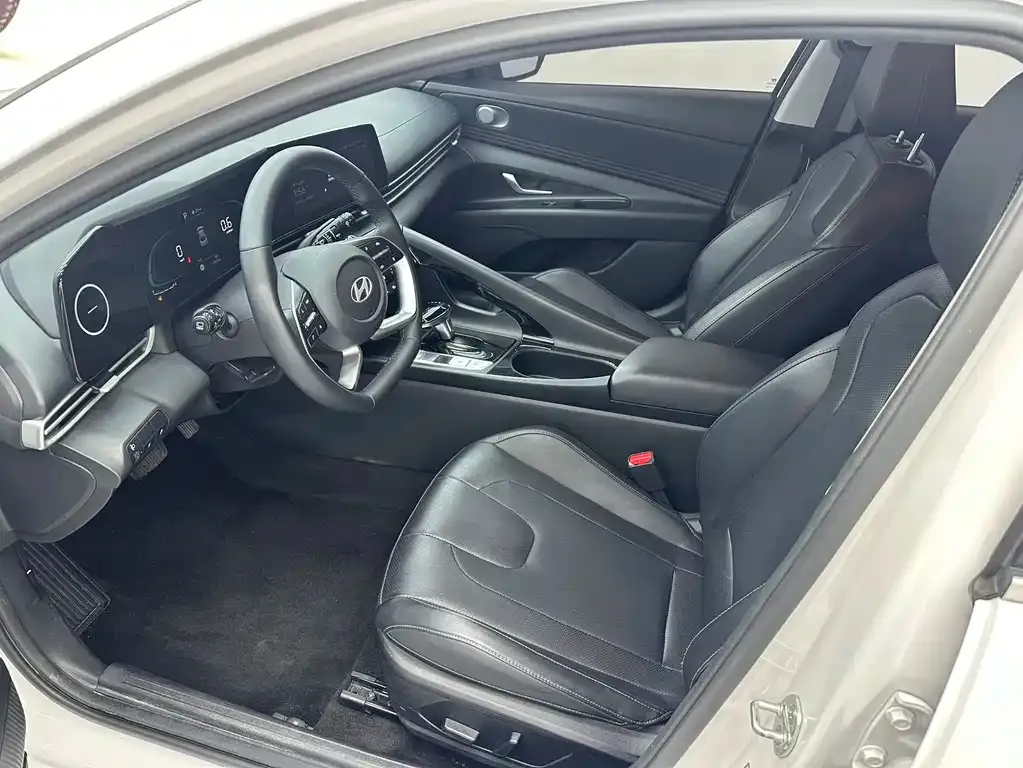 Hyundai Elantra — фото 10