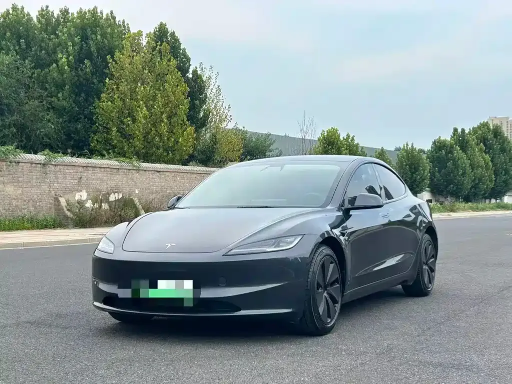 Tesla Model 3 — фото 1