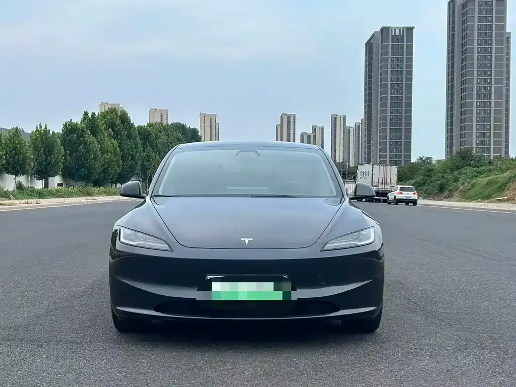 Tesla Model 3 — фото 9
