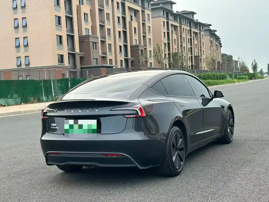Tesla Model 3 — фото 7
