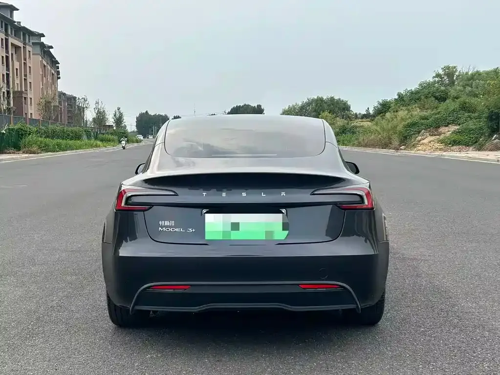Tesla Model 3 — фото 2