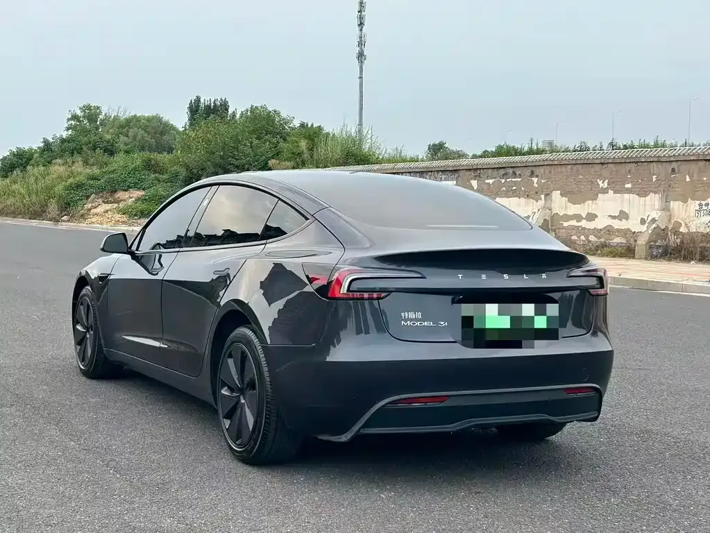 Tesla Model 3 — фото 10