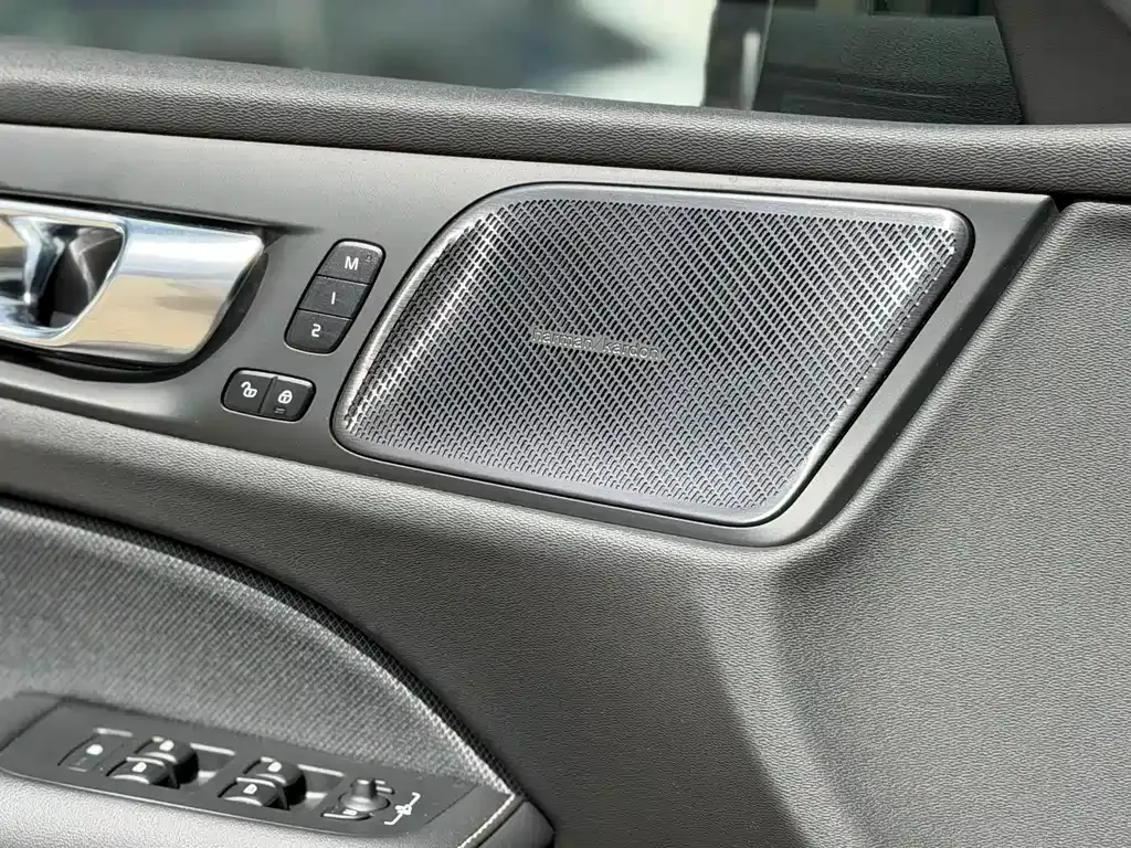 Volvo S60 — фото 10