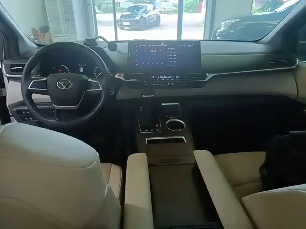 Toyota Granvia — фото 2