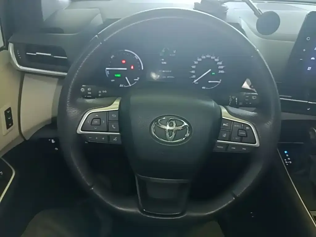 Toyota Granvia — фото 7