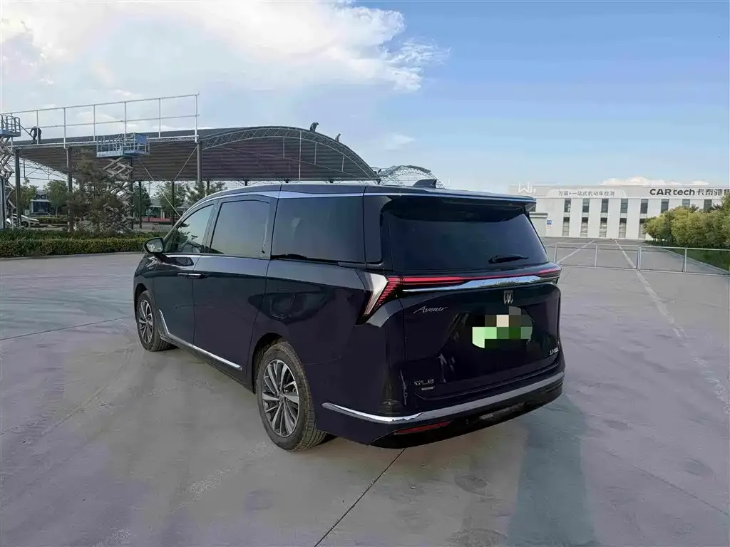 Buick GL8 Hybrid — фото 2