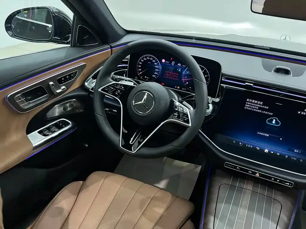 Mercedes-Benz E-Class — фото 10