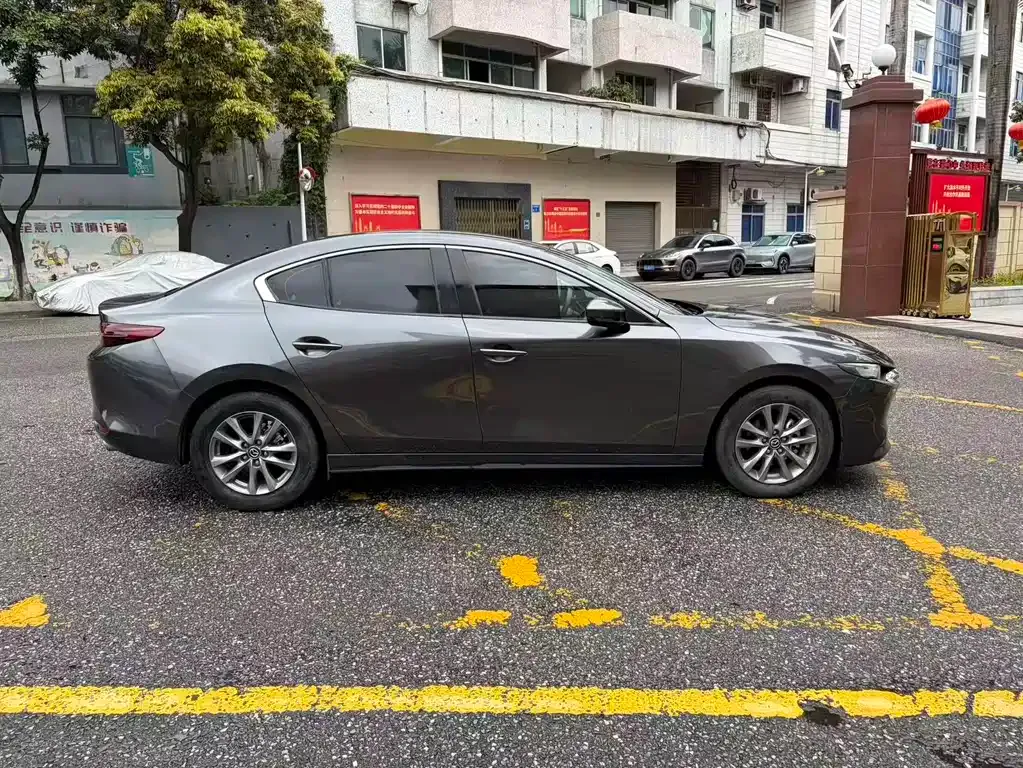 Mazda 3 Axela — фото 10