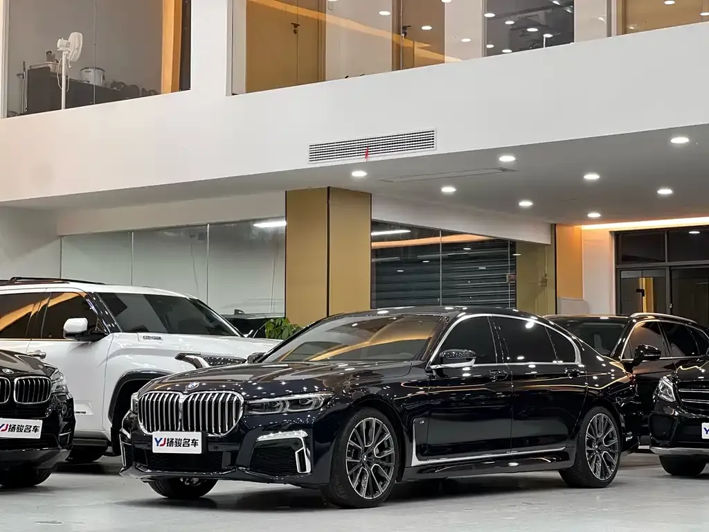 BMW 7 Series — фото 1