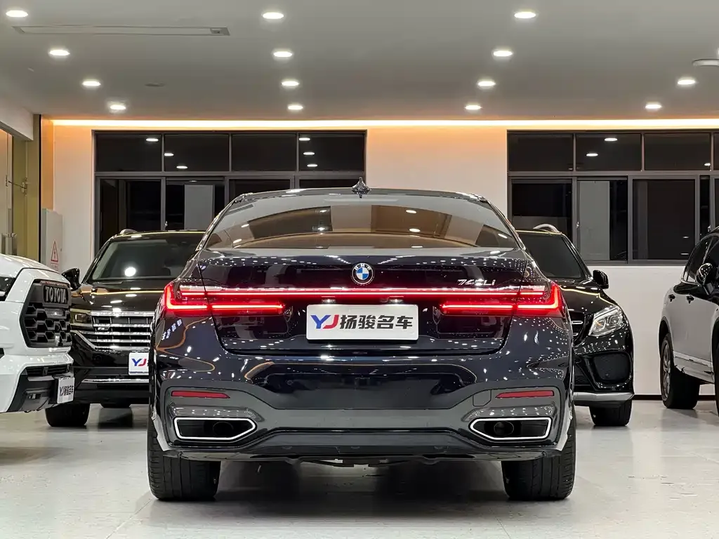 BMW 7 Series — фото 2